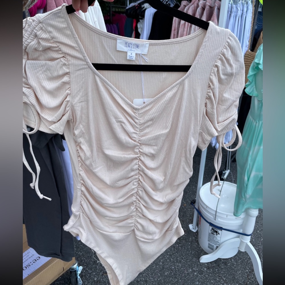 Tan Bodysuit💕 cute details